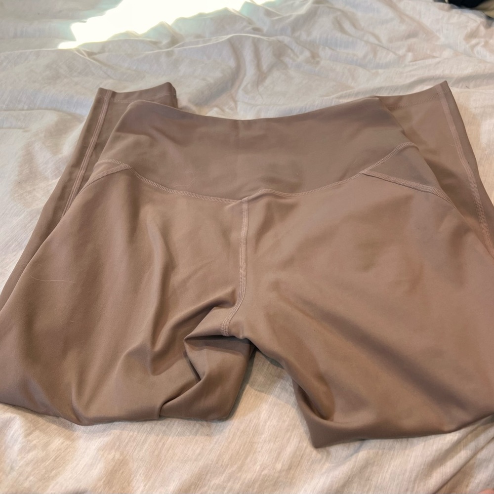 Girlfriend Collective compressive high rise leggings.